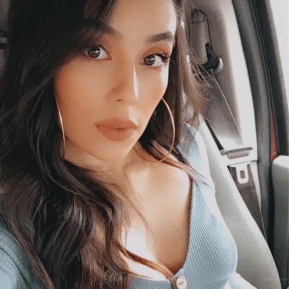 🎀 MEET YOUR POSHER! 🎀 - Picture 2 of 3